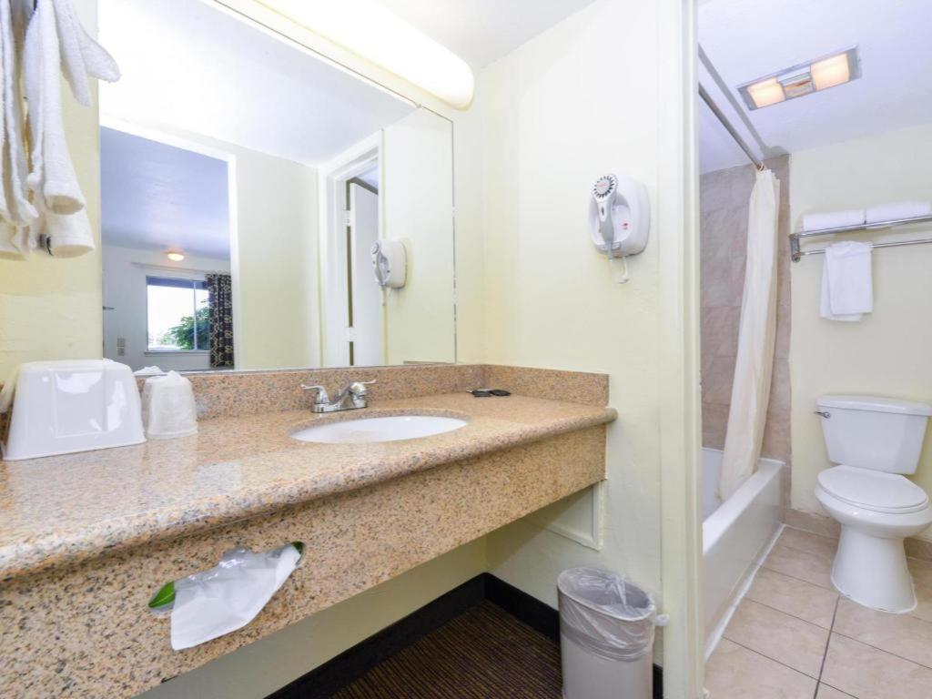 Days Inn By Wyndham Albuquerque Northeast ภายนอก รูปภาพ