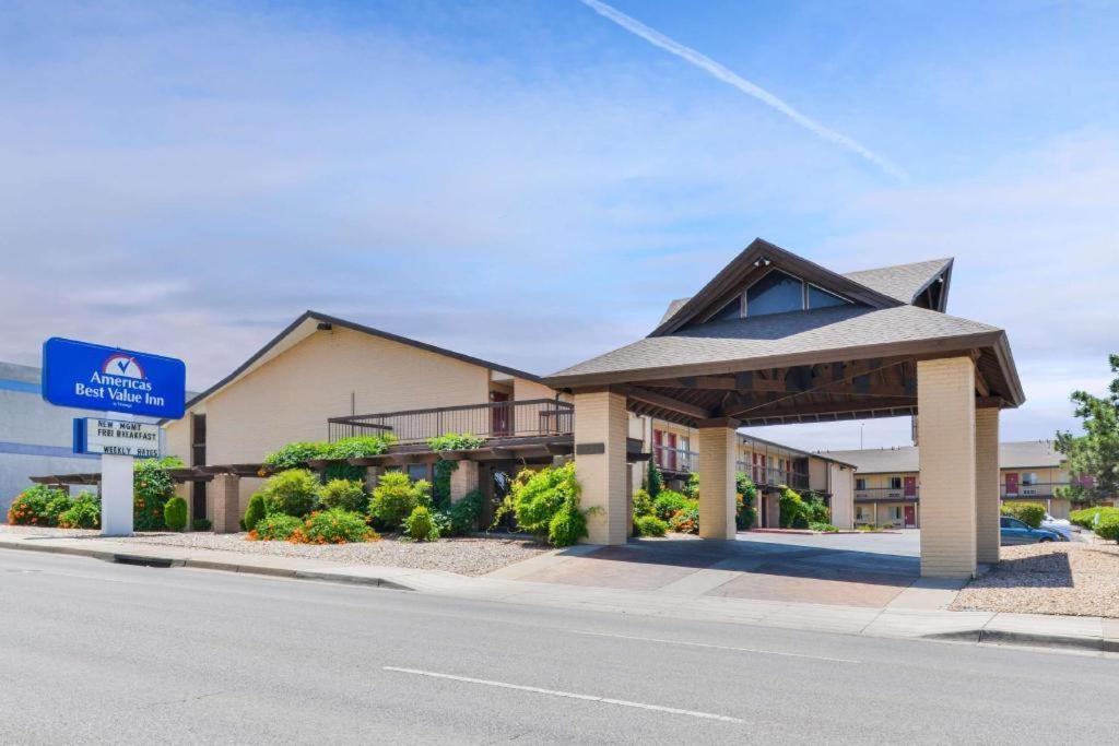 Days Inn By Wyndham Albuquerque Northeast ภายนอก รูปภาพ
